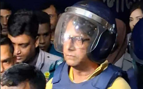 ৫ দিনের রিমান্ডে সাংবাদিক আনিস আলমগীর 