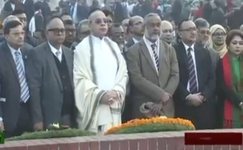 জাতীয় স্মৃতিসৌধে প্রধান বিচারপতির শ্রদ্ধা 