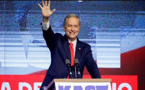 মাদুরোর অবসান চান কাস্ত 