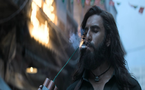 বিশ্বজুড়ে আয়ে ‘কান্তারা’কেও ছাড়িয়ে গেছে ‘ধুরন্ধর’ 