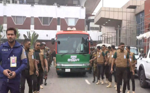 ৩০০ ফিটে সংবর্ধনা মঞ্চের পথে তারেক রহমান 