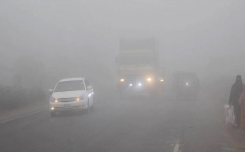 ঘন কুয়াশায় আচ্ছন্ন রাজধানী 