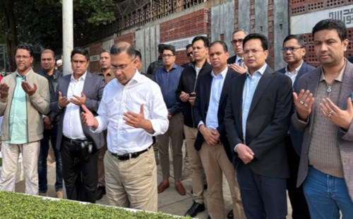 প্রথমবার কোকোর কবর জিয়ারতে তারেক রহমান 