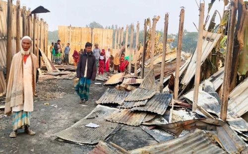 ১২ বছর বয়সী ছাত্রীকে নিয়ে পালালেন প্রধান শিক্ষক, মাদরাসা আগুন দিলো এলাকাবাসী 