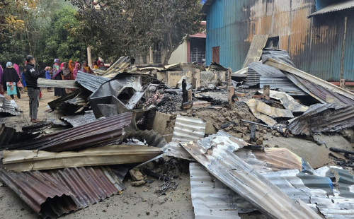 মাদারীপুরে দুই পক্ষের সংঘর্ষে আহত ৫, অগ্নিসংযোগে পুড়ল ১৩ বসতঘর 