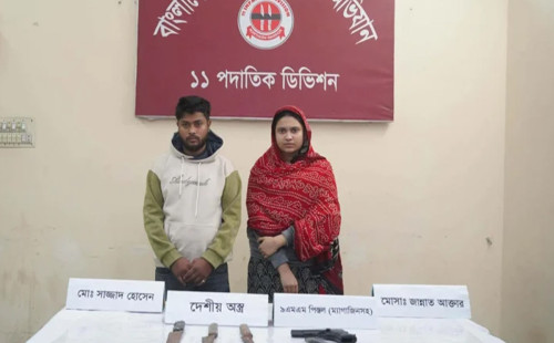 বগুড়ায় সেনাবাহিনীর অভিযানে স্ত্রীসহ শীর্ষ সন্ত্রাসী সাজ্জাদ গ্রেপ্তার 