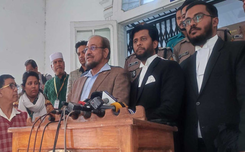 রক্তমাখা কাপড়েই নামাজ, আলাদা লুঙ্গিও মেলেনি : গুমের শিকার আযমী 