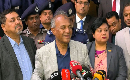 এবার কেন্দ্র দখল হলে কেউ ছাড় পাবে না : স্বরাষ্ট্র উপদেষ্টা 