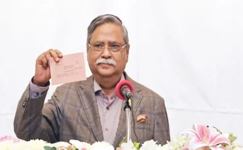 পোস্টাল ব্যালটের মাধ্যমে ভোট দিলেন রাষ্ট্রপতি মো. সাহাবুদ্দিন 