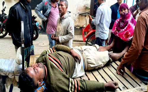 দফায় দফায় সংঘর্ষে রণক্ষেত্র ঝিনাইদহ, আহত ৩০ 