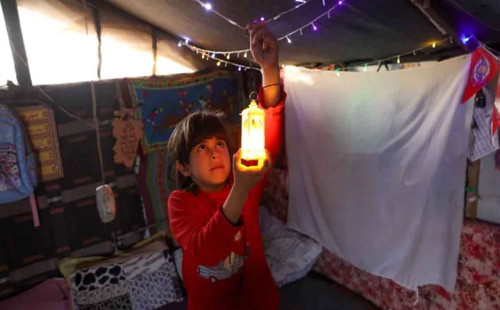 যেভাবে রমজানকে স্বাগত জানালেন ফিলিস্তিনিরা 