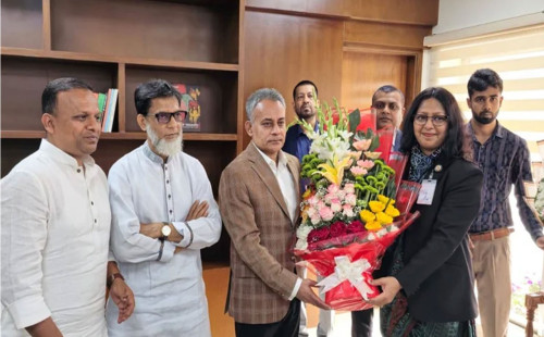 দুর্নীতিমুক্ত জনবান্ধব মন্ত্রণালয় গড়ে তোলাই সরকারের লক্ষ্য : রবিউল আলম 