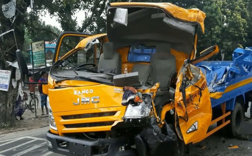 ঝিনাইদহে ট্রাকের ধাক্কা, নিহত ২ 