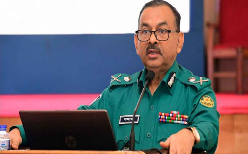 পারিবারিক কারণে পদ ছাড়ছেন ডিএমপি কমিশনার 