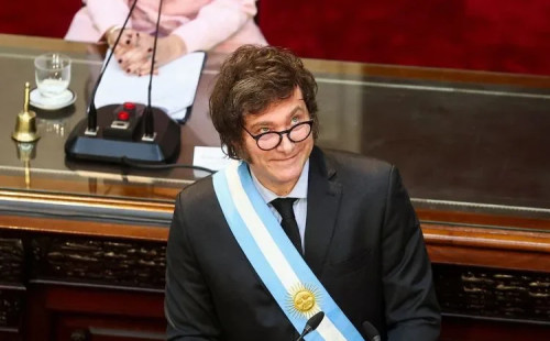 আর্জেন্টিনাকে ‘নতুনভাবে গড়ে তোলার’ ঘোষণা 