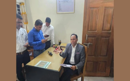 ভূমি অফিসে গিয়ে ফাঁকা পেলেন প্রতিমন্ত্রী, আসেননি কোনো কর্মকর্তা 