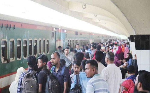 সিগন্যাল ত্রুটিতে কমলাপুর রেলওয়ে স্টেশনে ভোগান্তিতে যাত্রীরা 