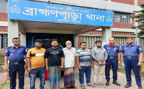 ব্রাহ্মণপাড়ায় পুলিশের অভিযানে গ্রেপ্তার-৫ 