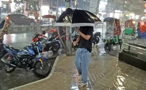 রাজধানীতে শিলাবৃষ্টি 